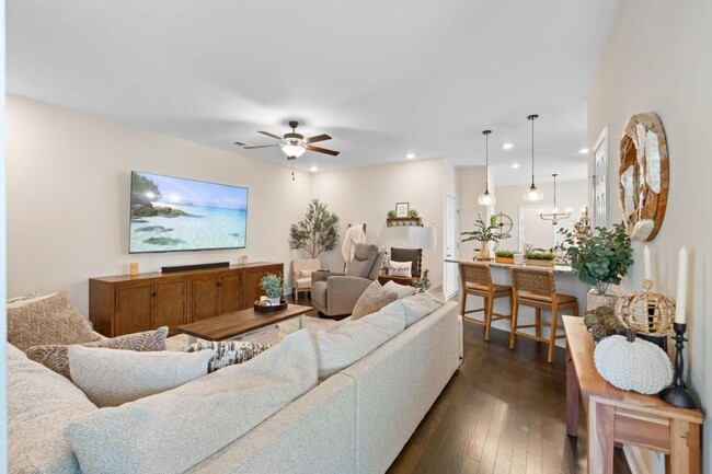 Building Photo - 722 Hahn Ct