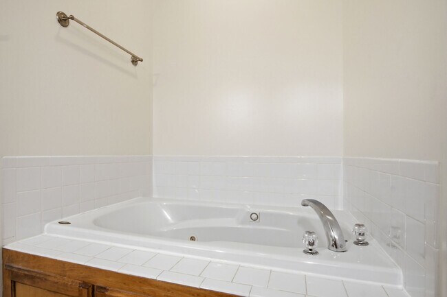 Building Photo - 2645 Blossom Trail E