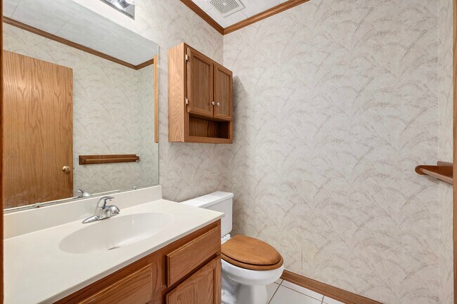 Building Photo - 1015 Claremont Dr