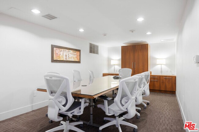 Building Photo - 13650 Marina Pointe Dr