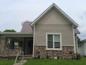 Building Photo - 1224 E State St