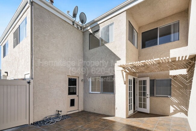 Building Photo - 35 Kazan St