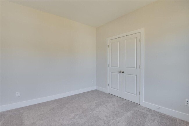 Building Photo - 422 Pump House Rd