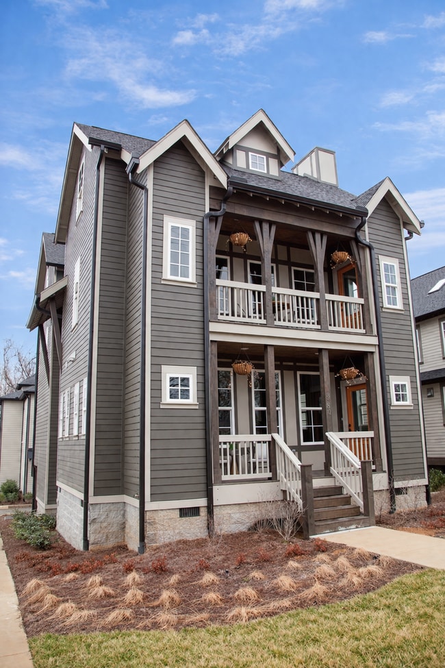 Building Photo - 3 Bed, 3.5 Bath Home w/ 2 Car Garage in East Nashville