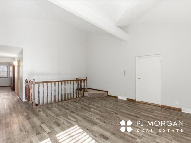 Building Photo - 9524-9526