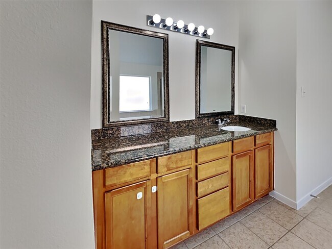 Building Photo - 19215 Mustang Pointe Ln