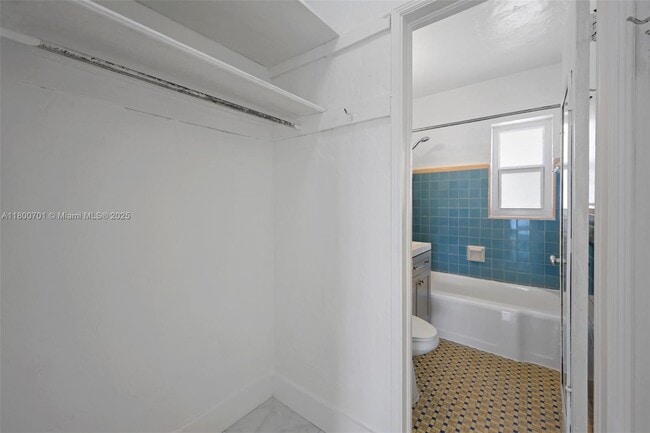 Building Photo - 550 NE 82nd Terrace