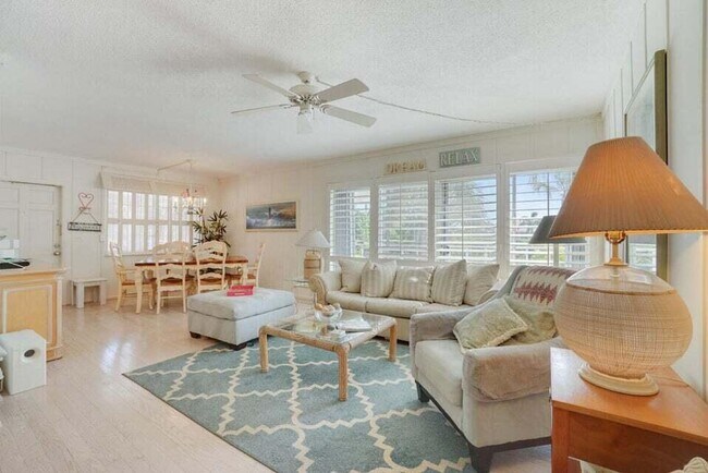 Building Photo - 475 Tequesta Dr