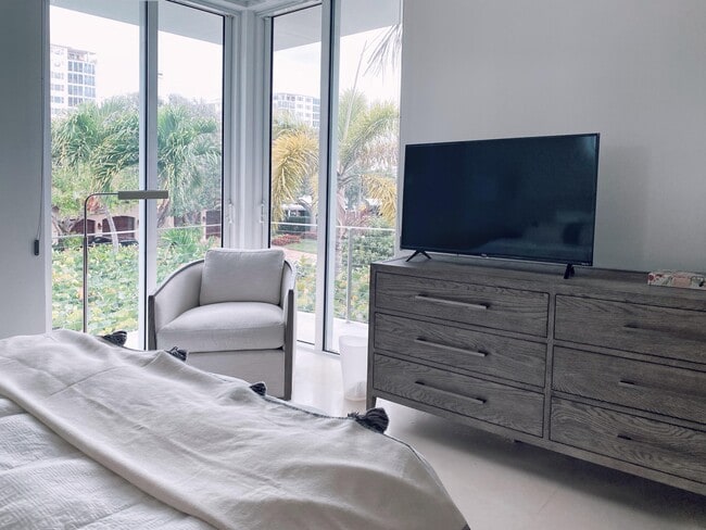 Building Photo - 243 Venetian Dr