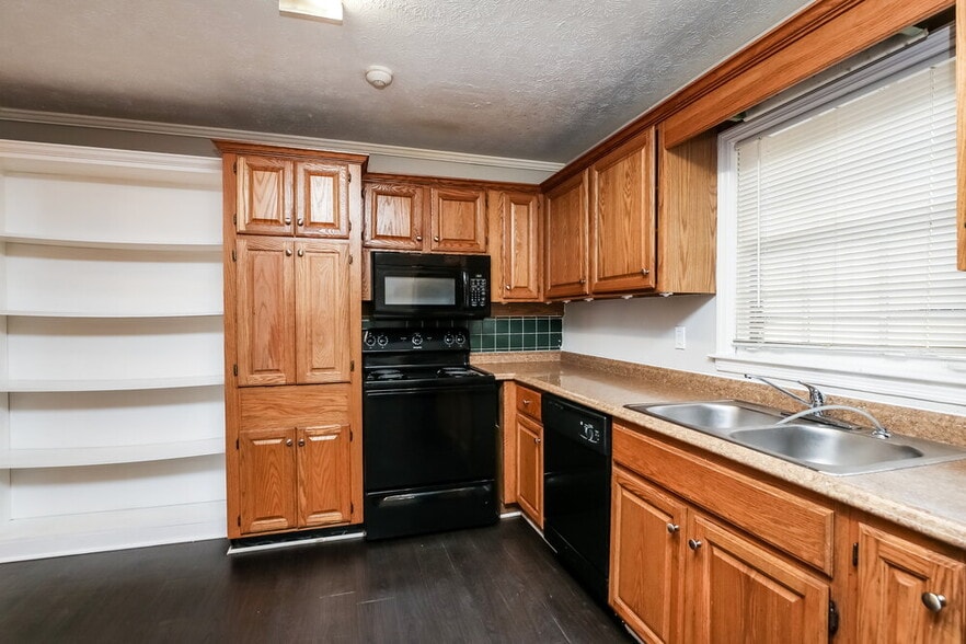 Building Photo - 5253 Corinth Dr SW