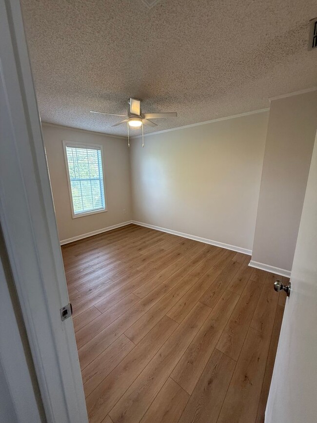 Building Photo - Long Term Rental - Smoke Rise Townhouse - ...