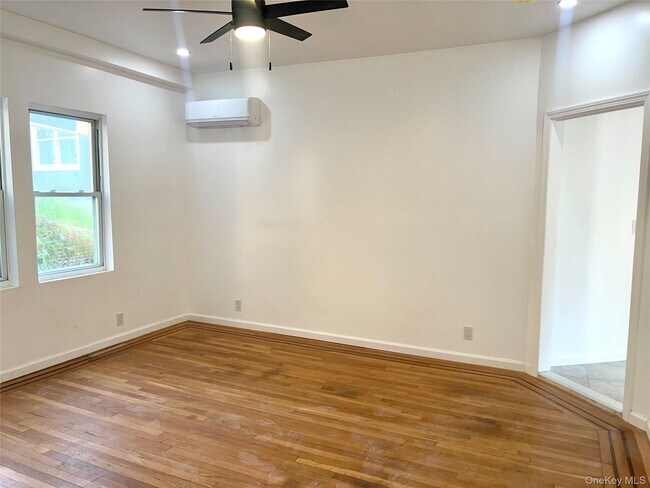 Building Photo - 26 Meadowbrook Pl
