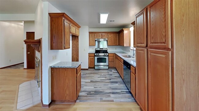 Building Photo - 1241 Capitol Dr