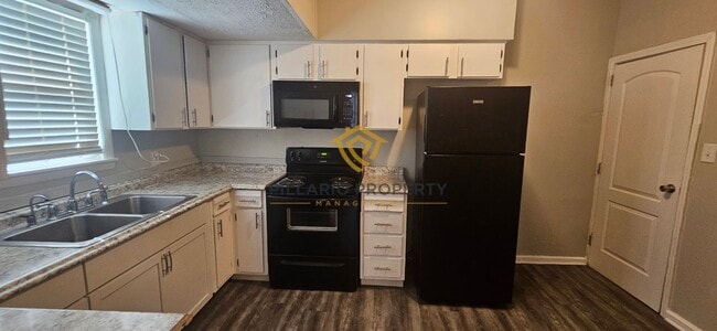 Building Photo - 619 N Sherman Dr