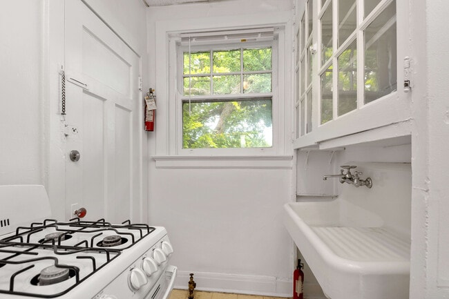274 Senator, Unit 19 (7) - 274 Senator Place