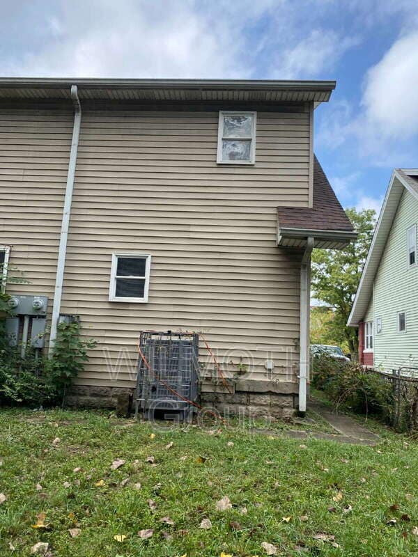 Building Photo - 1027 Blaine Ave