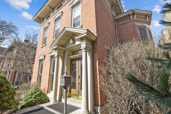 Building Photo - 550 E Town St