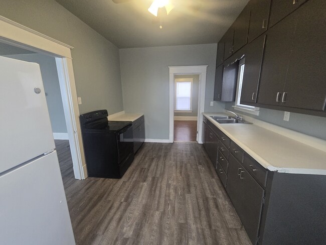 Building Photo - 319 S Maple Ave