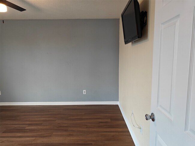 Building Photo - 7915 Moss Springs Ct