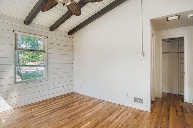 Building Photo - Charming Ranch Home with Spacious Yard and...