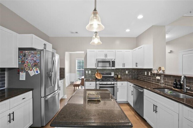 Building Photo - 1000 Great Oaks Dr