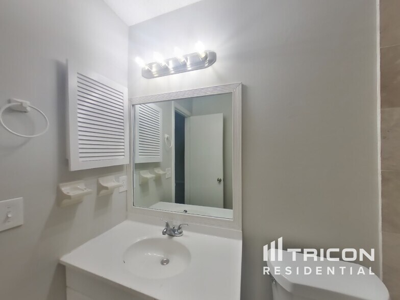 Building Photo - 11418 Prom Point Ct