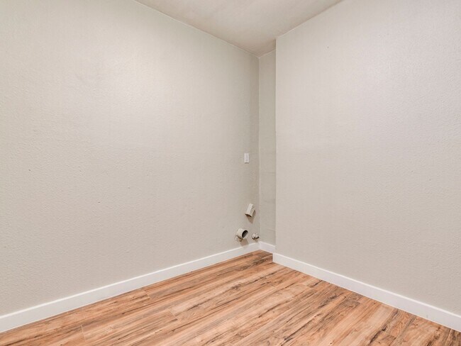 Building Photo - Fully Remodeled 4BR Home in East Austin – Modern Upgrades & Spacious Yard