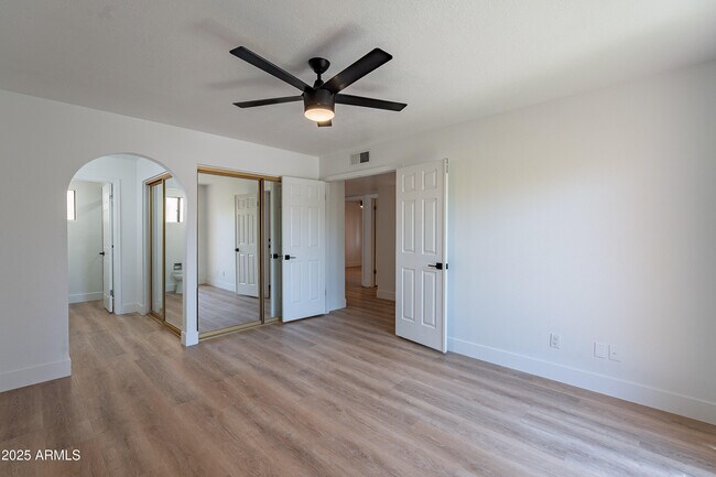Building Photo - 1717 N Ventura Ln