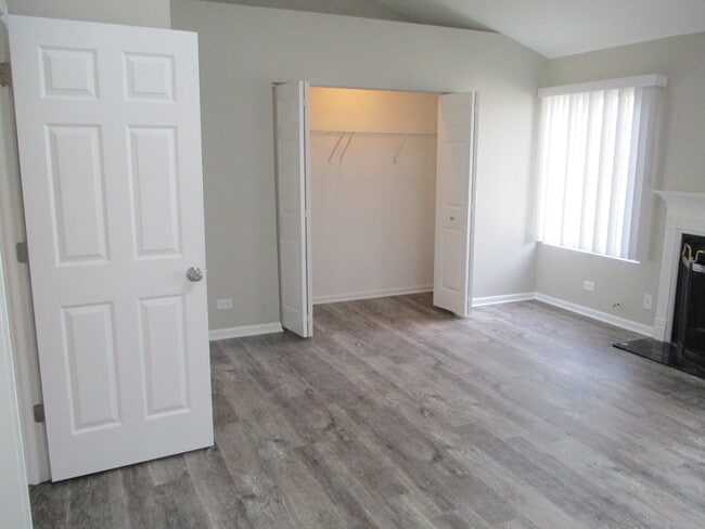 Building Photo - 989 Mesa Dr