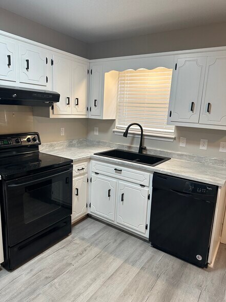 Building Photo - 939 Kingsbury Dr