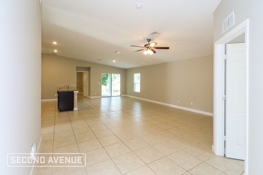 Building Photo - 1222 Alcazar St SE