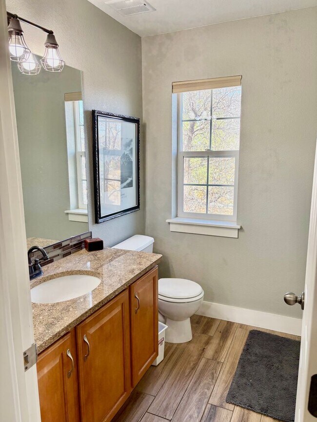 Building Photo - Stunning Home with ~4,000sqft of Living Space In a Great Location!