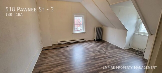 Building Photo - 3rd Floor: 1 Bedroom/1 Bathroom Apartment ...