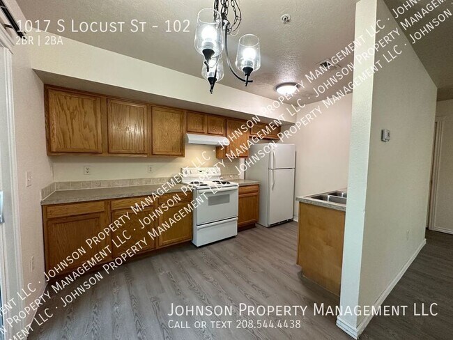 Building Photo - 1017 S Locust St