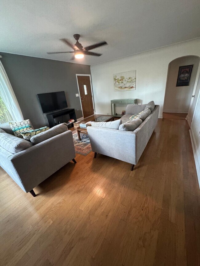 Building Photo - 521-512 12th Ave N