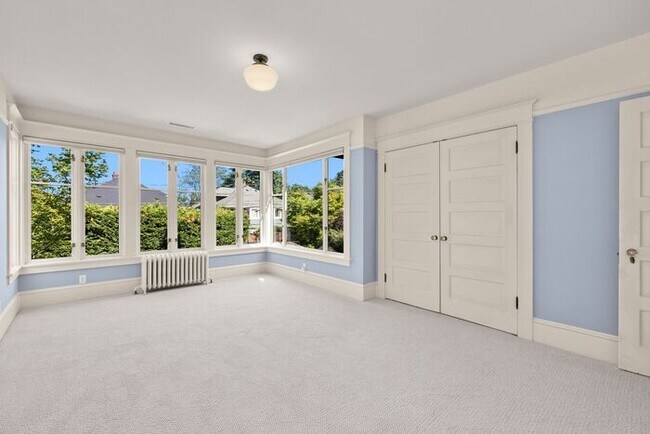 Building Photo - Stunning 1909 Craftsman w/ AC in Coveted Capitol Hill