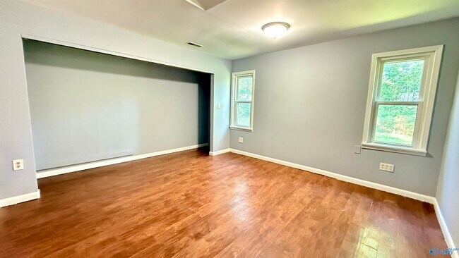 Building Photo - 609 10th St NW