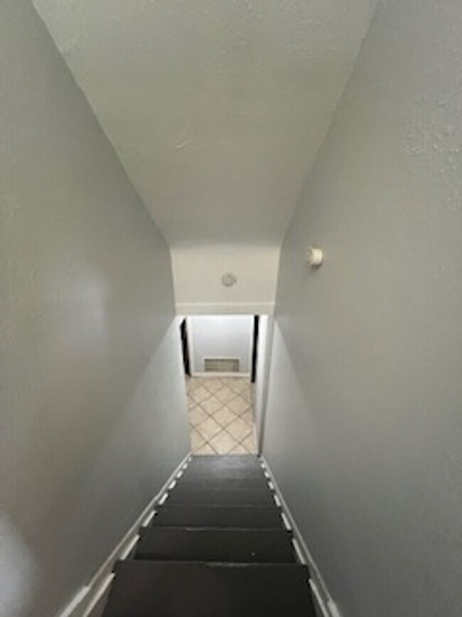 Building Photo - 871 E 232 St