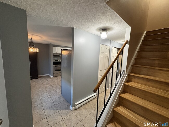 Building Photo - 13 Lakeside Dr