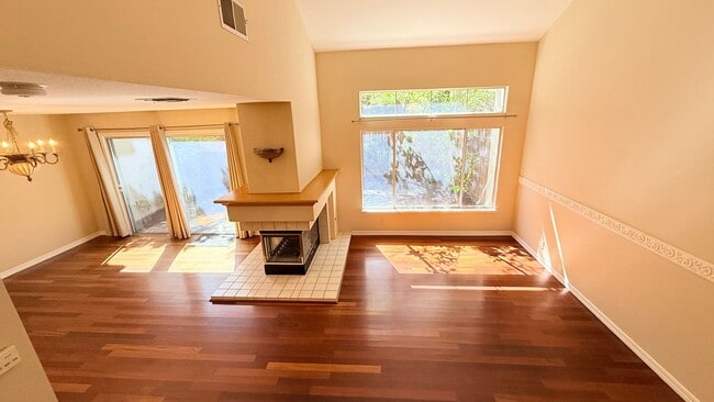 Building Photo - Charming and Move-in Ready 3BD/2.5BA, Two-Story Townhouse in Miravilla at Gale Ranch, San Ramon- ...