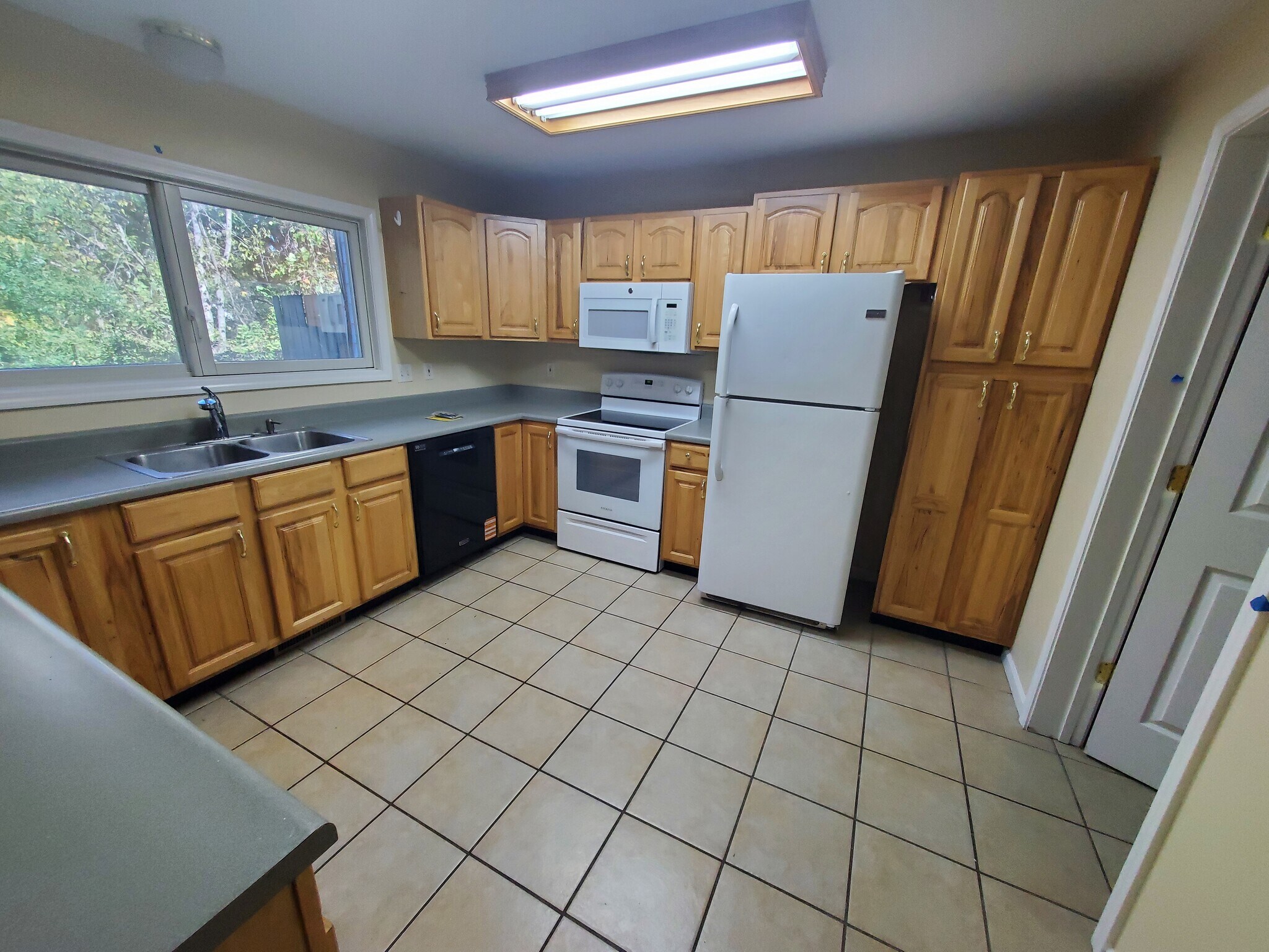 Kitchen - 5328 Godas Cir