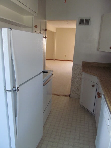Galley Kitchen - 1041 34th St NE