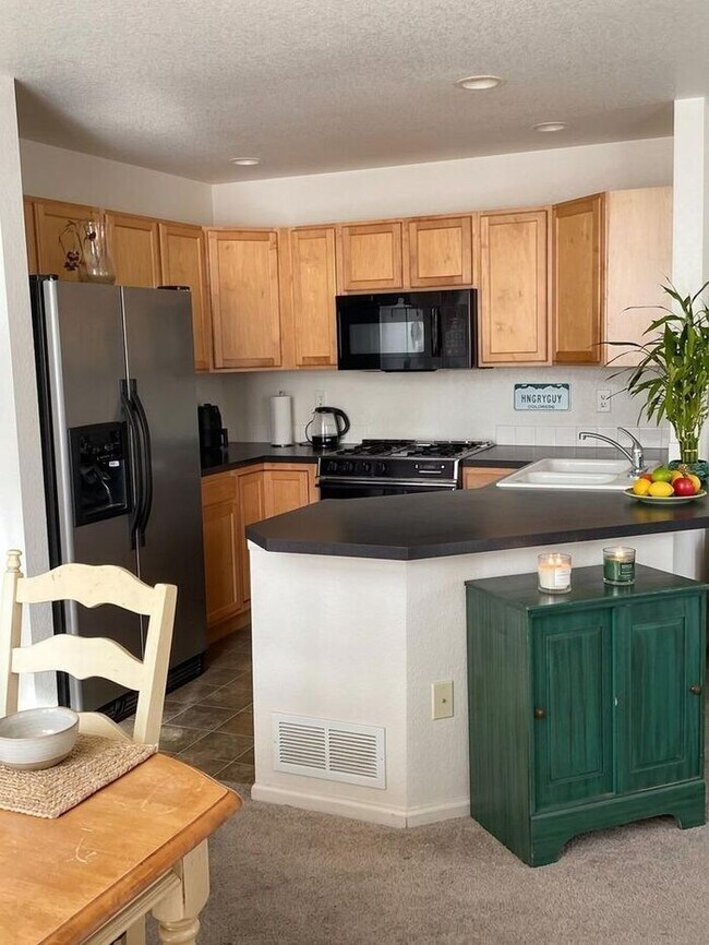 Building Photo - Beautiful 2 Bedroom/2.5 Bathroom Townhome with 2 Car Attached Garage at Centerra - East Loveland,...