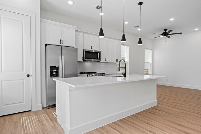 Building Photo - 9437 Pembrook St