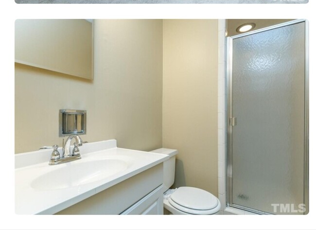 Master Bathroom - 1333 Garden Crest Cir