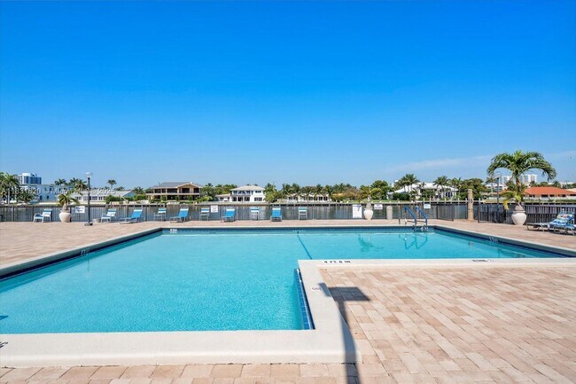 Building Photo - 2049 S Ocean Dr