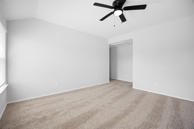 Building Photo - 24059 Kentwood Springs Dr