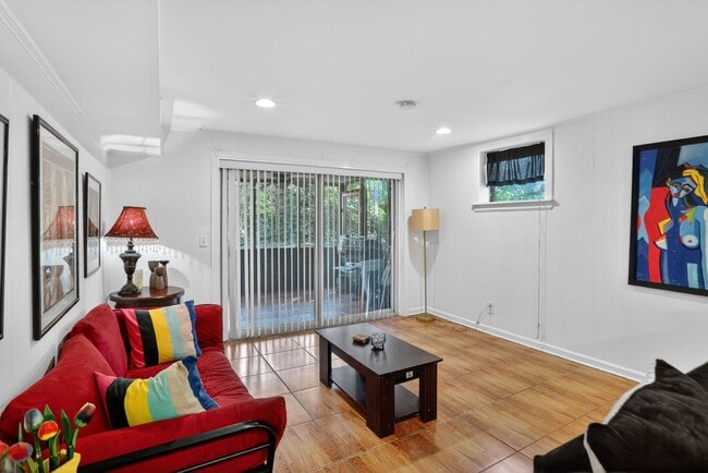 Building Photo - 843 Artwood Rd NE