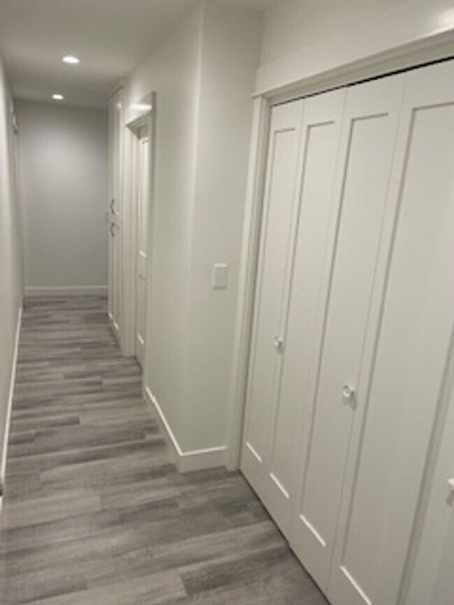 Building Photo - 1481 Hollister Ln