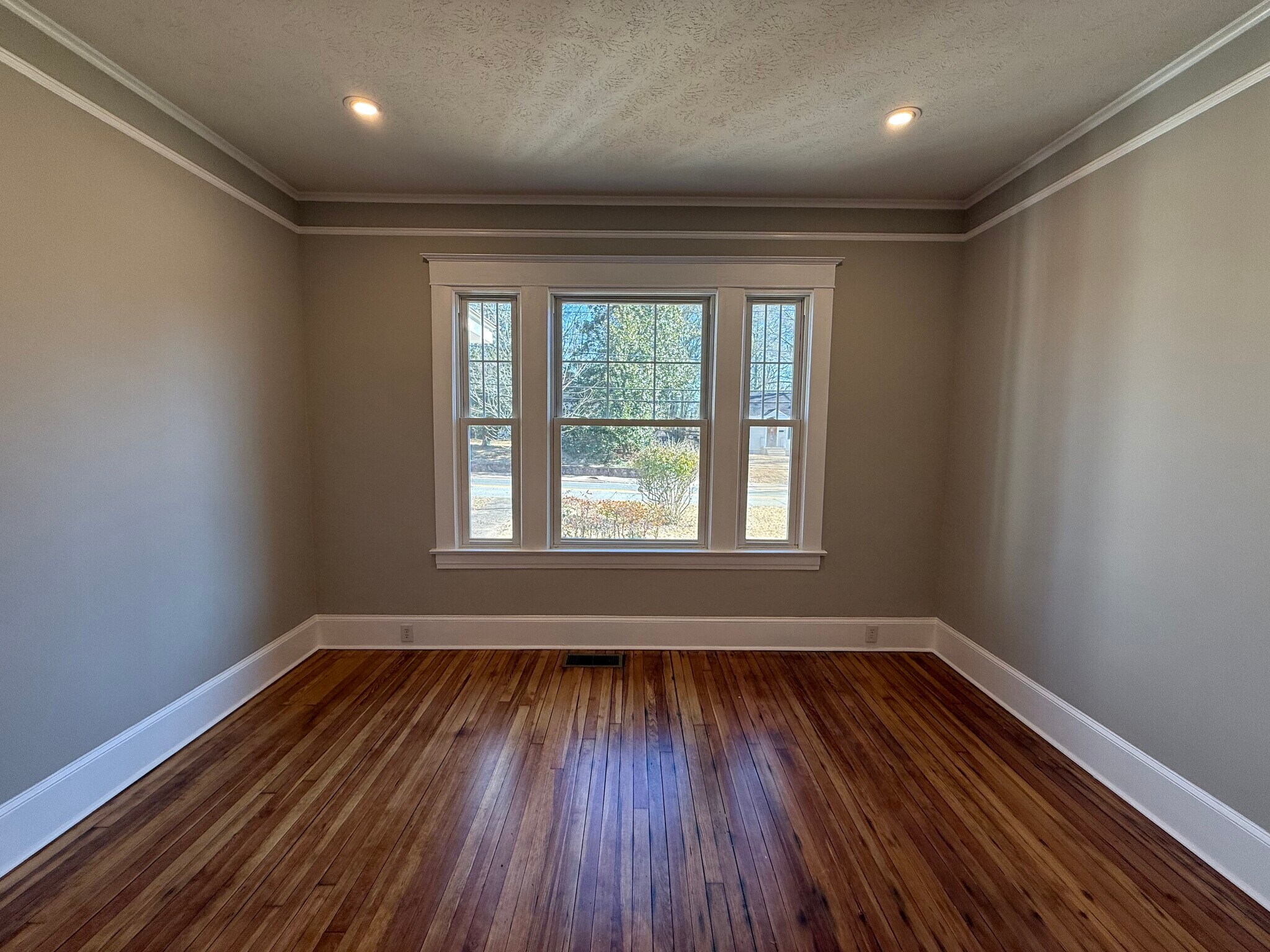 Building Photo - 1930 S Lumpkin St